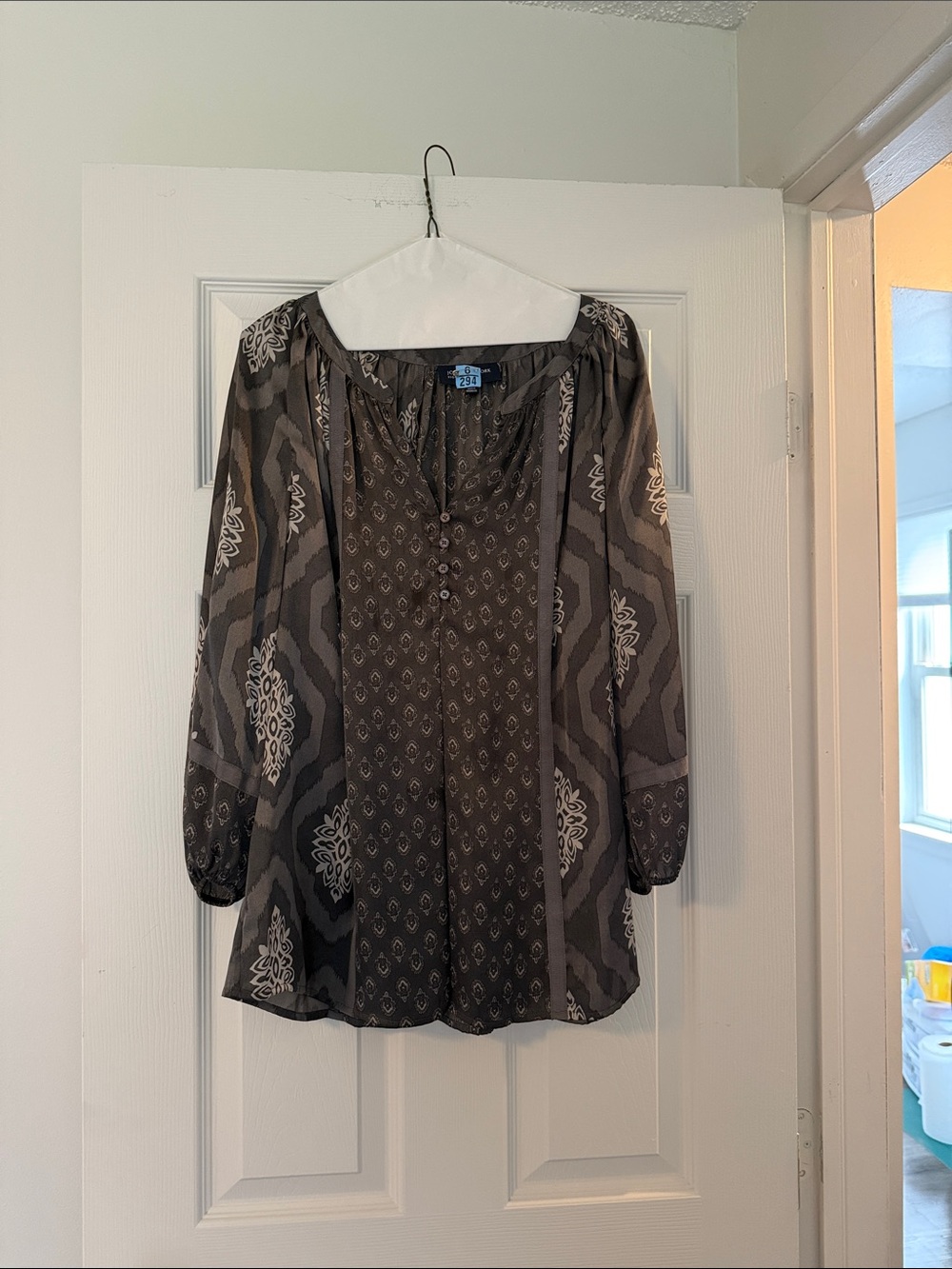 Jones New York Gray Patterned Peasant Blouse